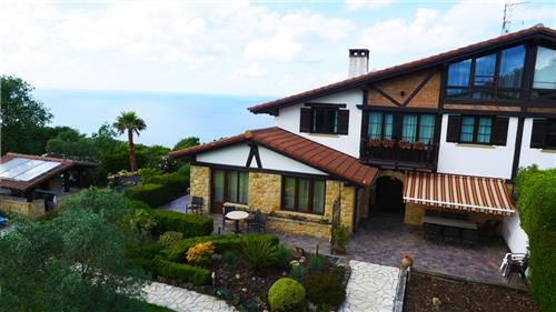 fachada agroturismo maddiola apart en Gipuzkoa