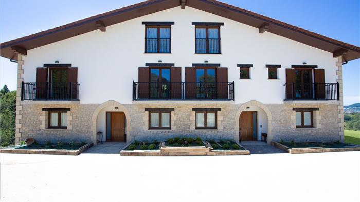 Fachada agroturismo Basitegi en Gipuzkoa