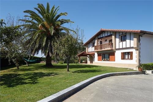 Fachada casa rural La Palmera en Gipuzkoa