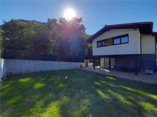 Fachada apartamento rural Urdaibaikm0 en Bizkaia