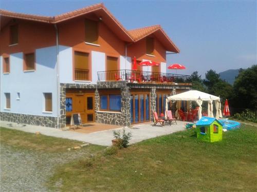 Fachada 1 casa rural Mendi alai en Bizkaia