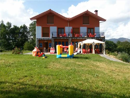 Fachada casa rural Mendi alai en Bizkaia