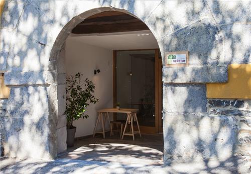 Entrada_apartamento_rual_Iriarte_Apartamentuak_Orexa_Gipuzkoa_Nekatur