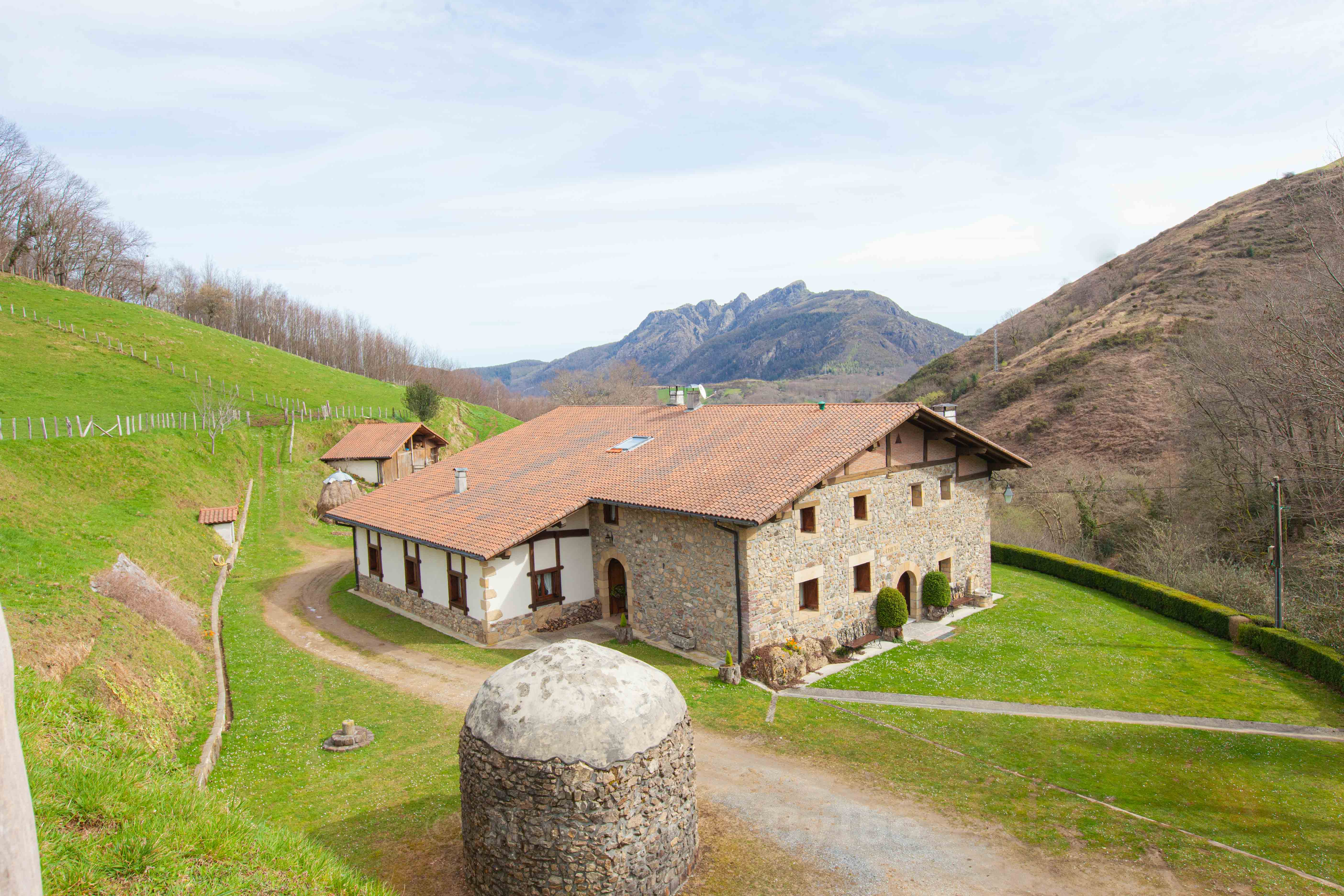 Fachada_agroturismo_Emieta_Oiartzun_Gipuzkoa_Nekatur