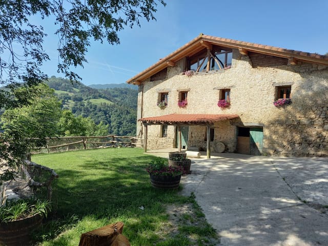 Fatxada_Lizolagoiena_Nekazalturismoa_Asteasu_Gipuzkoa