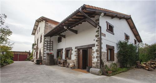 Fachada_casa_rural_Bidegurutzeta_Urnieta_Gipuzkoa_Nekatur
