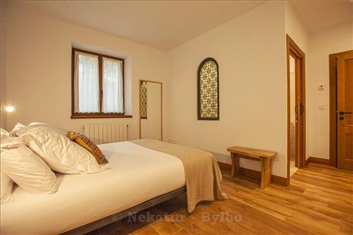 Habitacion_doble_casa rural_Bidegurutzeta_Urnieta_Gipuzkoa_nekatur