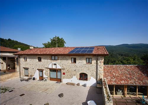 Fachada_agroturismo_Haizatu_Manurga_Araba