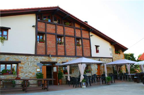 Fachada_terraza_casa_rural_Perlakua_Saka_Deba_Gipuzkoa_Nekatur