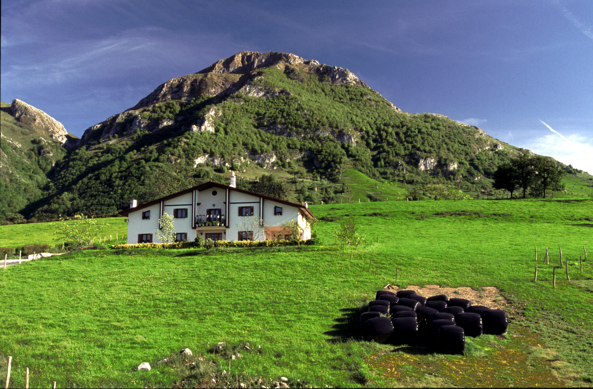 fatxada nekazalturismoa haundikoa gipuzkoan