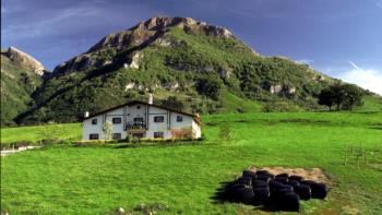 fatxada nekazalturismoa haundikoa gipuzkoan
