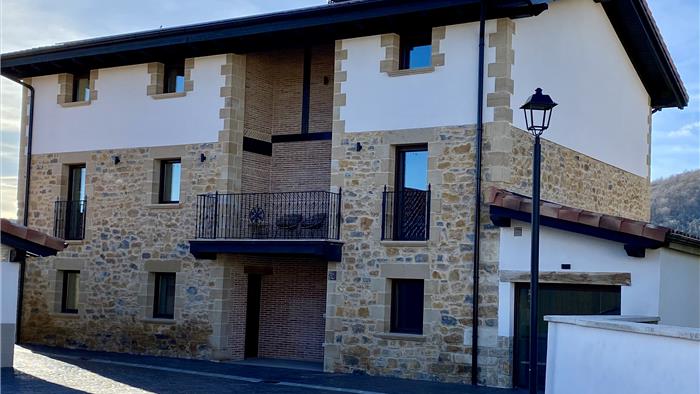 Fachada_casa_rural_Aska_Etxea_ Montaña_Alavesa_Araba