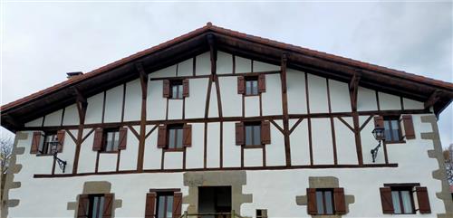 Fachada agroturismo Saskarate en Guipuzcoa
