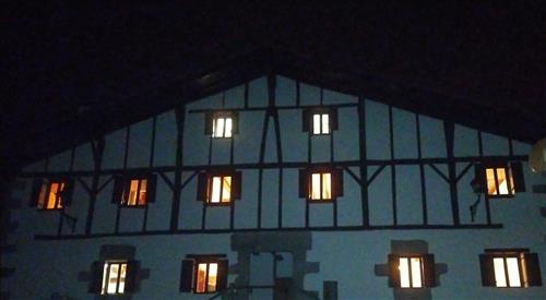 Fachada agroturismo Saskarate en Guipuzcoa