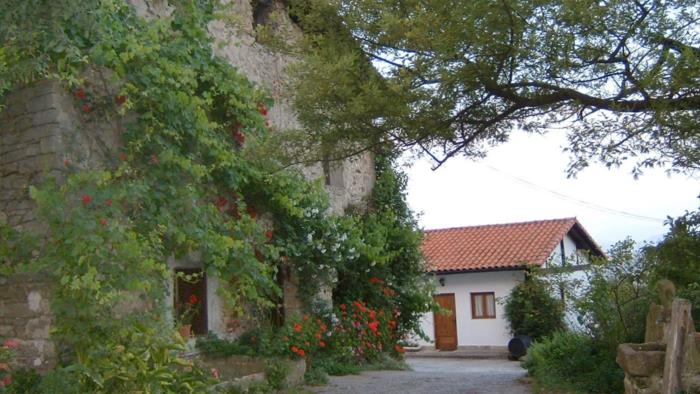 Fatxada nekazalturismoa Aristondo Gipuzkoan