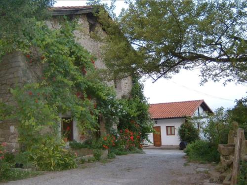 Fatxada 1 nekazalturismoa Aristondo Gipuzkoan 