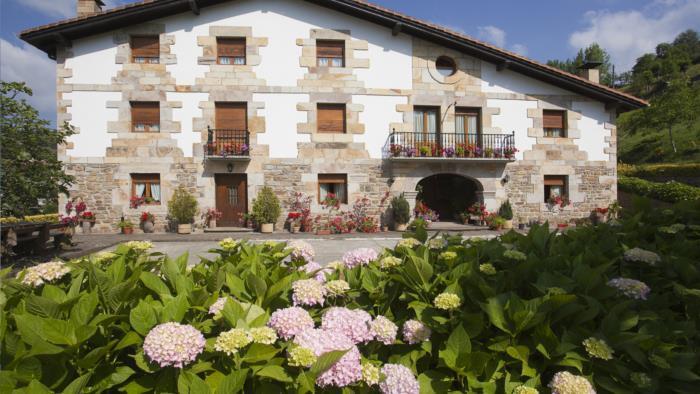 fachada agroturismo Ibarre en Gipuzkoa