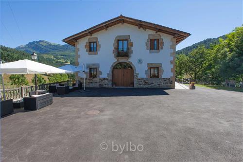 Fachada 2 agroturismo Arregi en Gipuzkoa