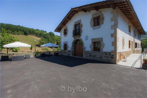Fachada 1 agroturismo Arregi en Gipuzkoa