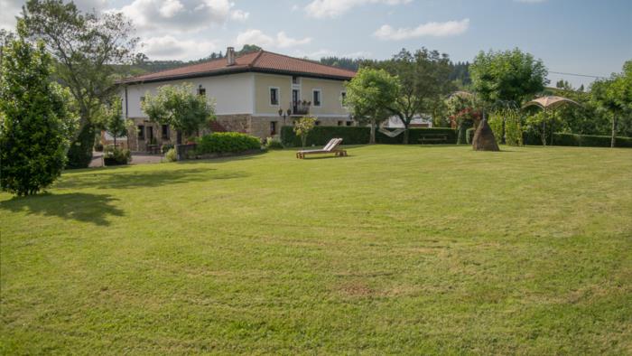 fachada 1 agroturismo Zelaikoa en Gipuzkoa