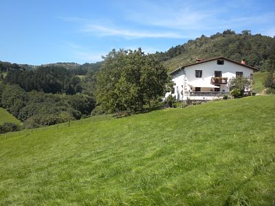 fachada agroturismo ziasoro en gipuzkoa