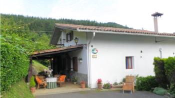 fatxada nekazalturismoa akuiola Bizkaian