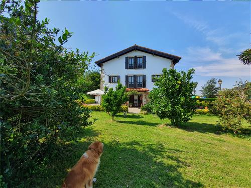 Fachada 1 agroturismo Astei en Bizkaia