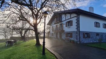 fachada 2 agroturismo Añarre Zarra en Gipuzkoa