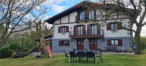 Fachada 2 agroturismo Añarre Zarra en Gipuzkoa