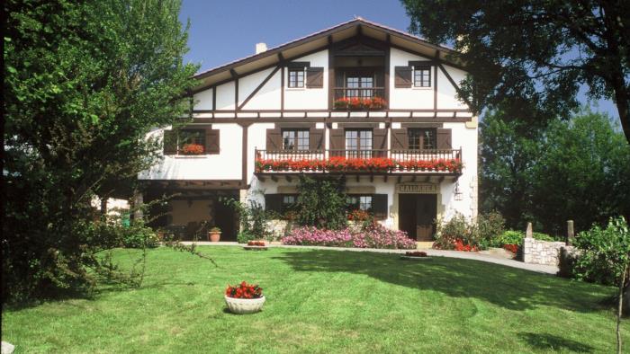 fatxada nekazalturismoa maidanea Gipuzkoan