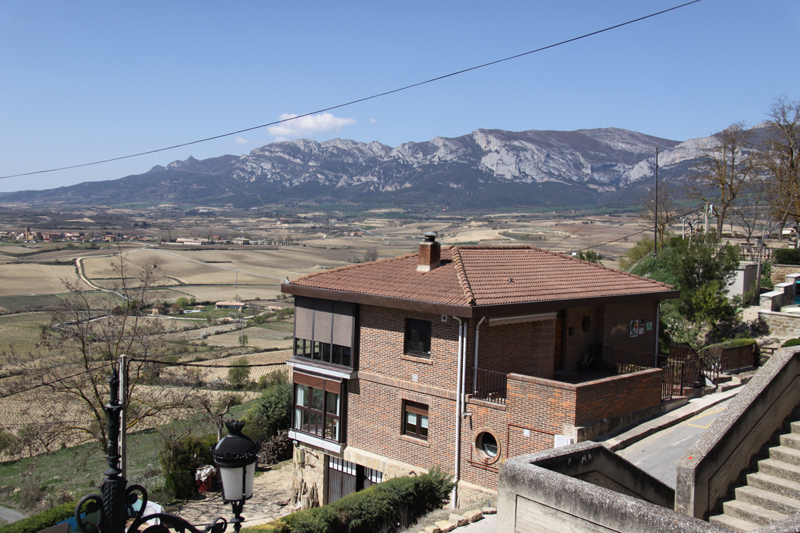 fatxada nekazalturismoa larretxori Araban