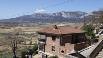 fatxada nekazalturismoa larretxori Araban