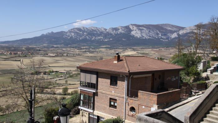 fatxada nekazalturismoa larretxori Araban