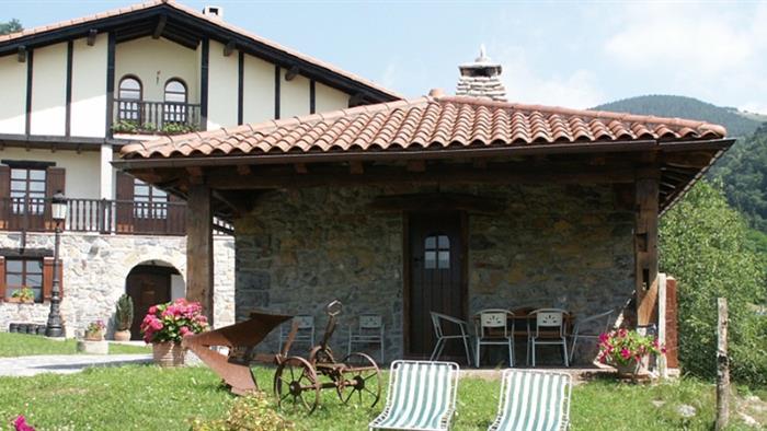 fachada agroturismo urresti en gipuzkoa