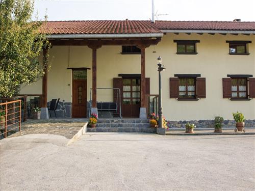 Fachada_agroturismo_Urresti_Baserria_Villabona_Gipuzkoa_Nekatur