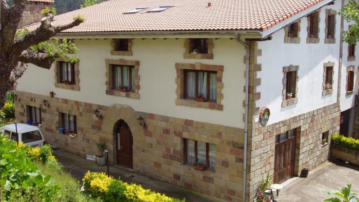 fatxada nekazalturismoa Aizperro Gipuzkoan