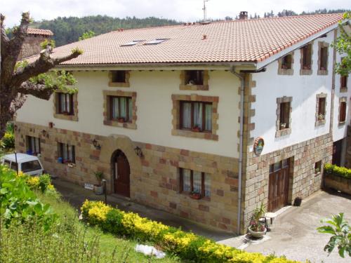 fatxada 1 nekazalturismoa Aizperro Gipuzkoan 