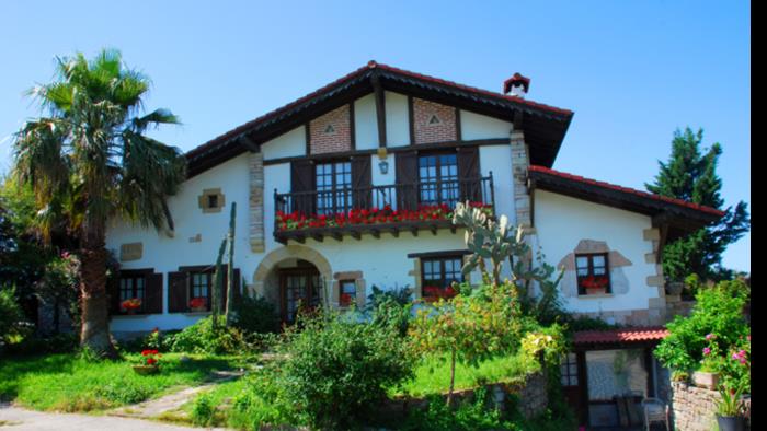 fachada casa rural iketxe en gipuzkoa