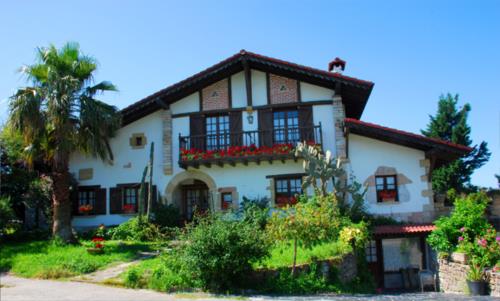 fachada casa rural iketxe en gipuzkoa