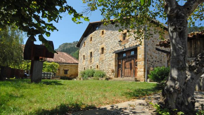 fachada agroturismo tellerine en gipuzkoa