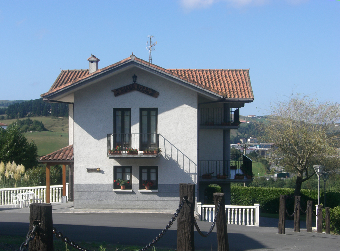 fatxada nekazalturismoa Tolare Berri Gipuzkoan