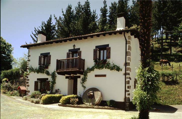 fatxada nekazalturismoa ugarte gipuzkoan