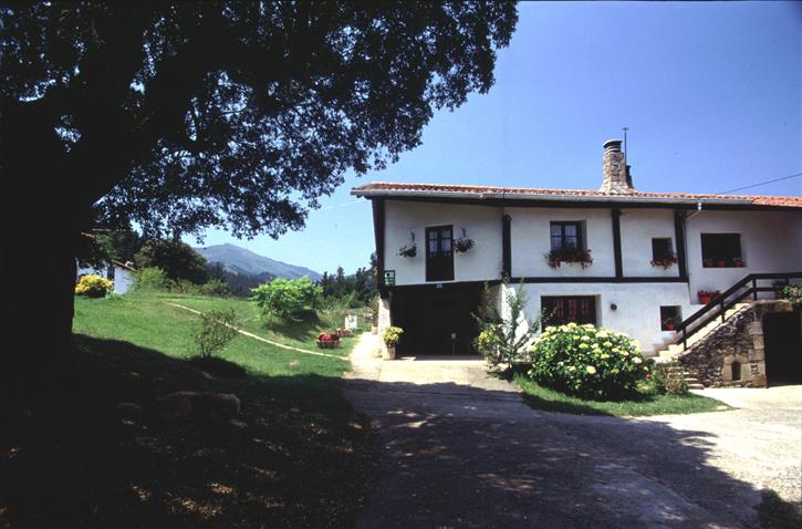 fatxada 2 landa etxea monte baserria Bizkaian