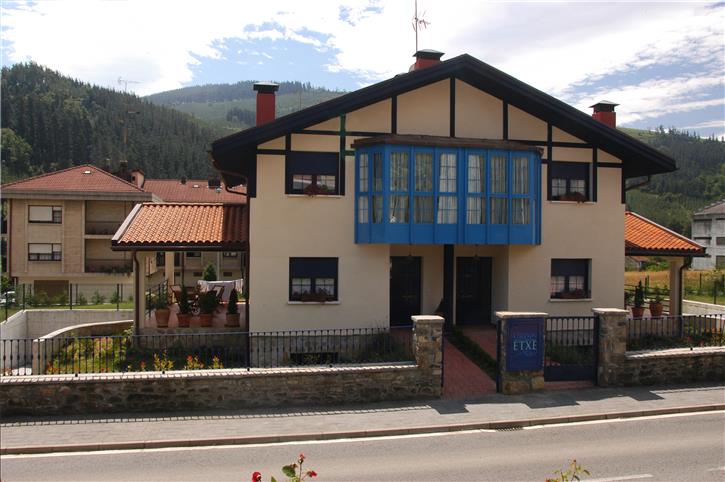 fatxada landa-etxea urdinetxe Araba