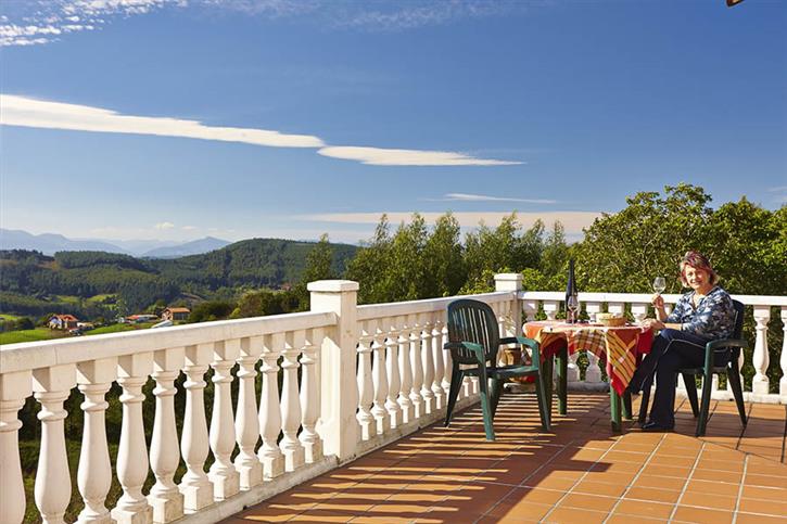 Terraza 1 agroturismo Kasa Barri en Bizkaia