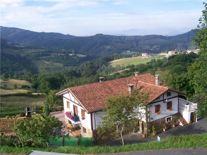 Fachada 1 agroturismo Kasa Barri en Bizkaia