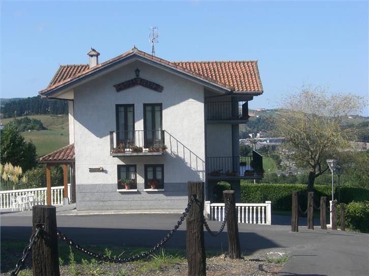 fatxada 1 nekazalturismoa Tolare Berri Gipuzkoan 