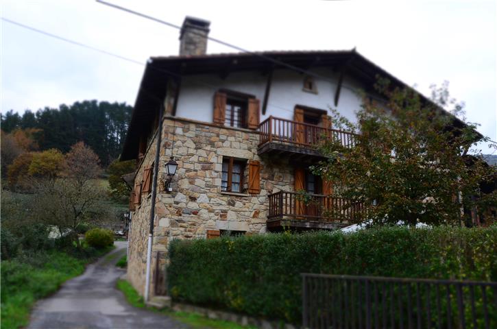 fatxada 1 landa etxea angoitia Bizkaian