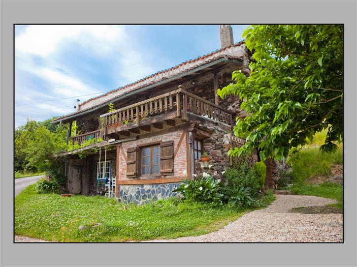 fatxada nekazalturismoa Momotegi Gipuzkoan