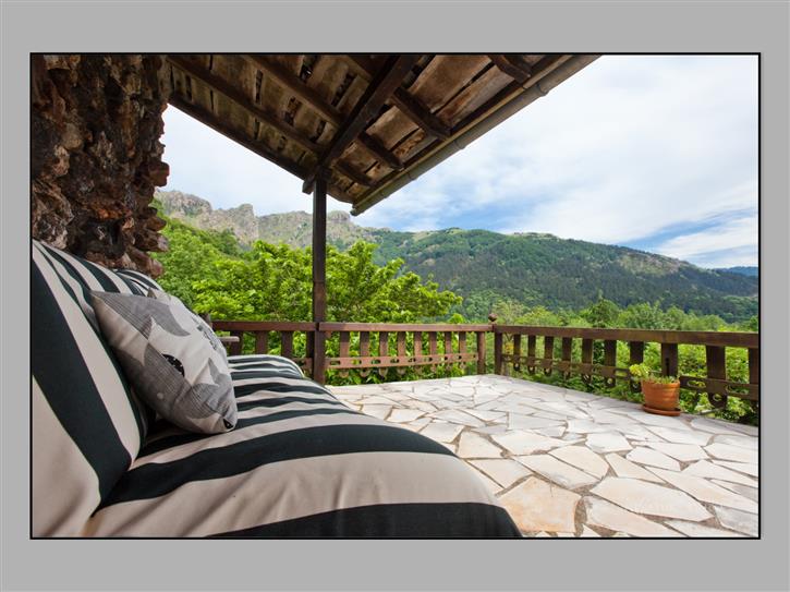 terraza nekazalturismoa Momotegi Gipuzkoan